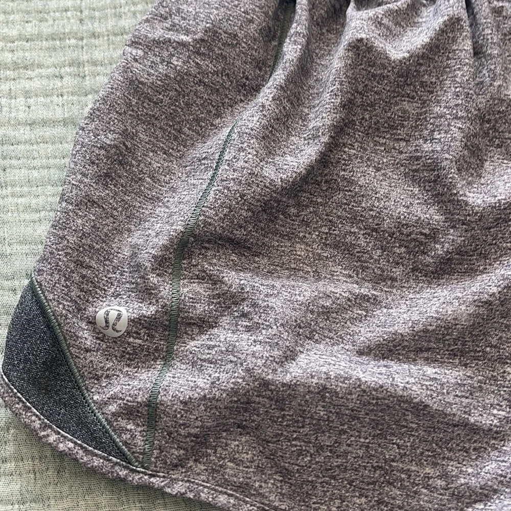Lululemon Hotty Hot Short II  Heather Lux Multi Black / Heathered Black size 4